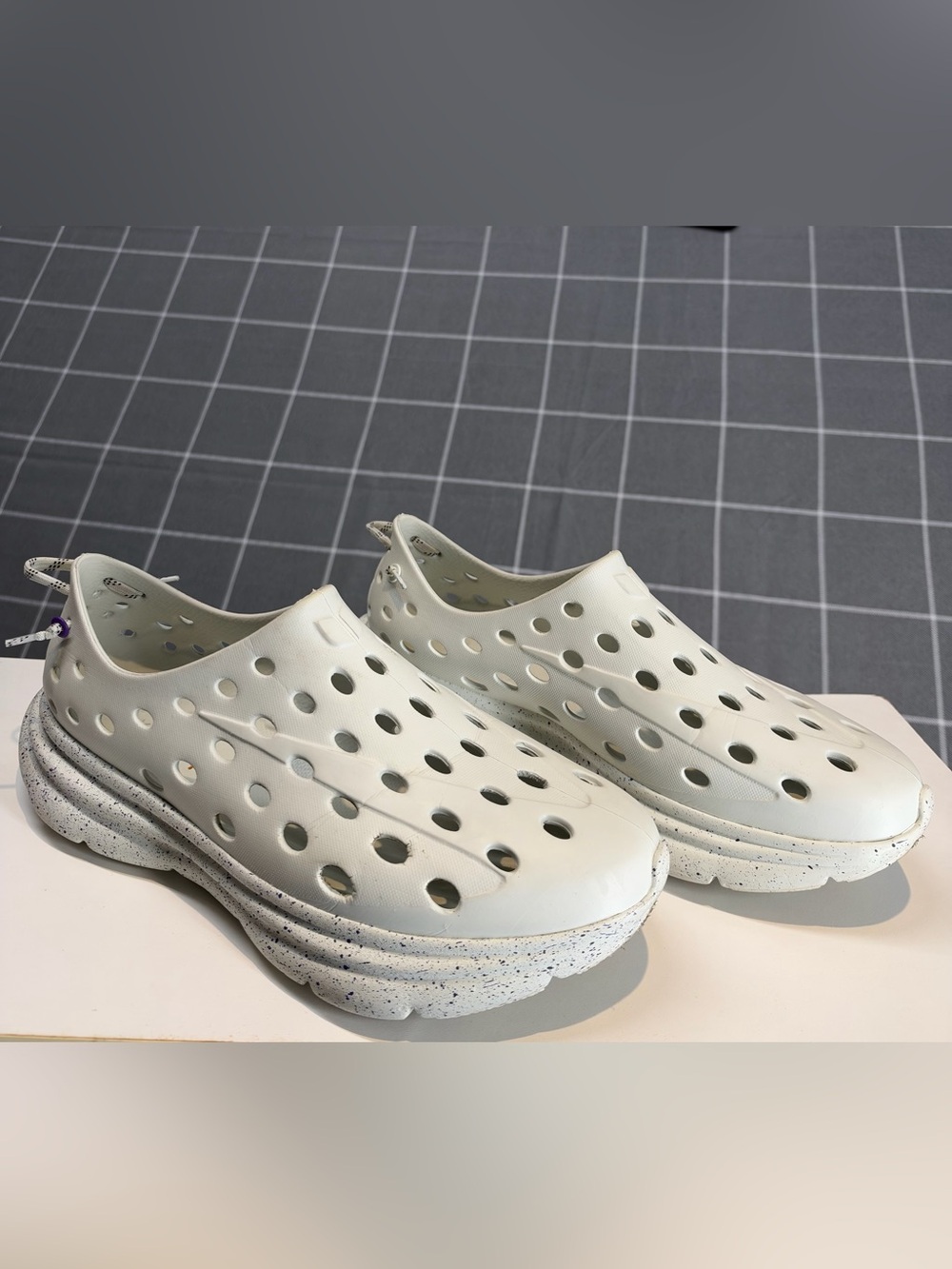 Kane Revive - Cloud Gray / Purple Speckle size 10